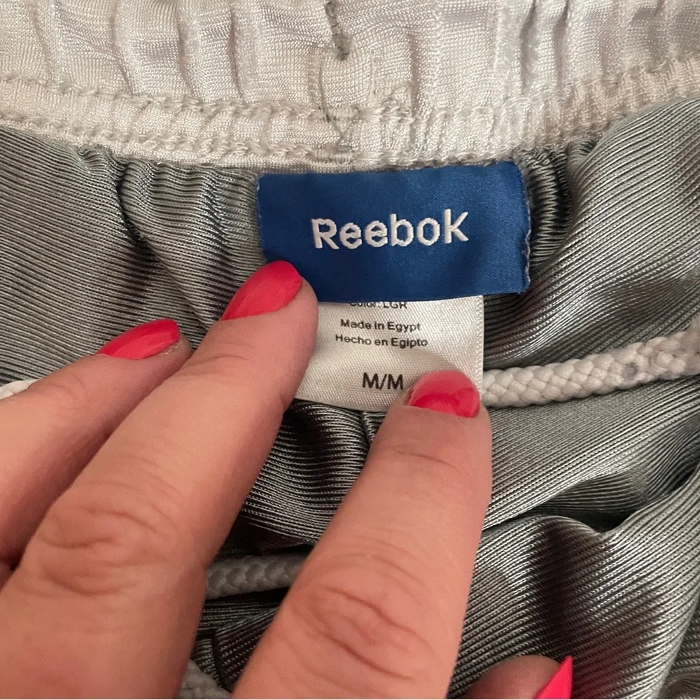 Reebok Size M Mens Athletic Basketball Training Shorts Pockets Drawstring Gray - Picture 6 of 8